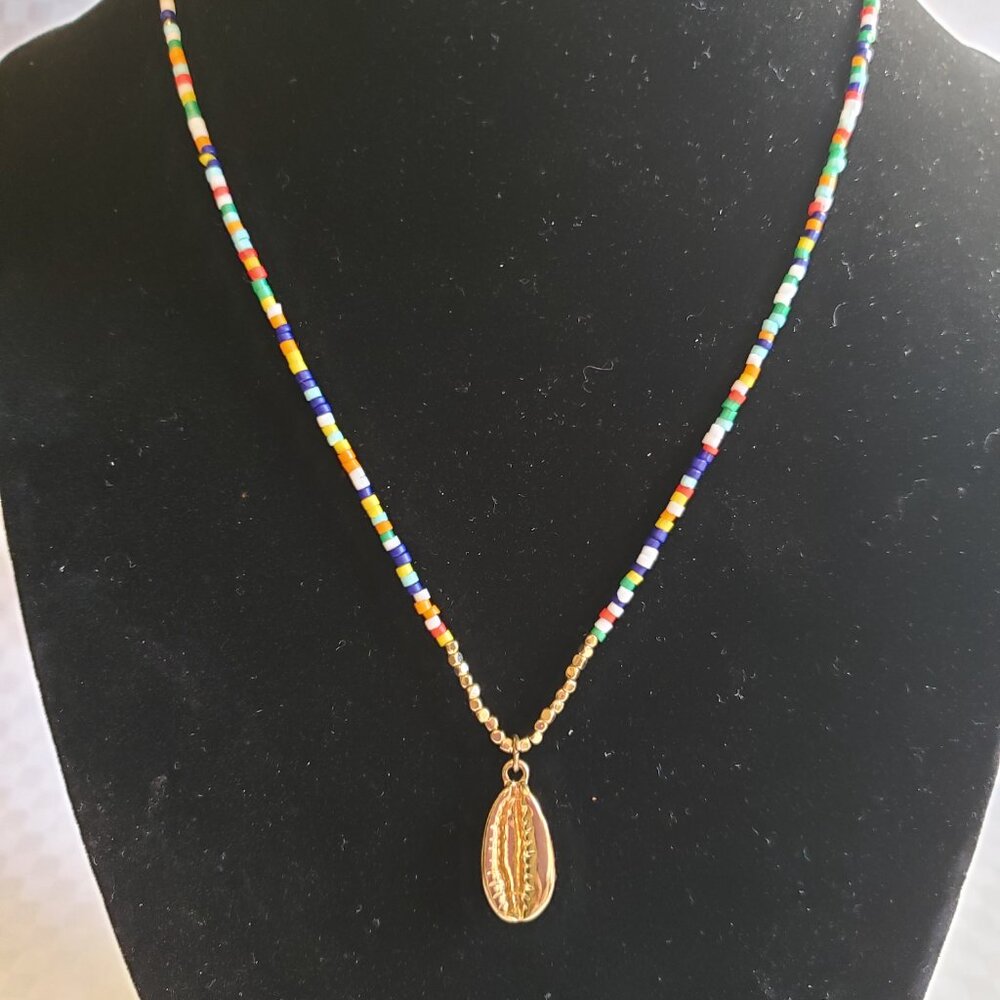 Beaded necklaces with gold accents and colorful design - Set of 3 - Picture 4 of 9